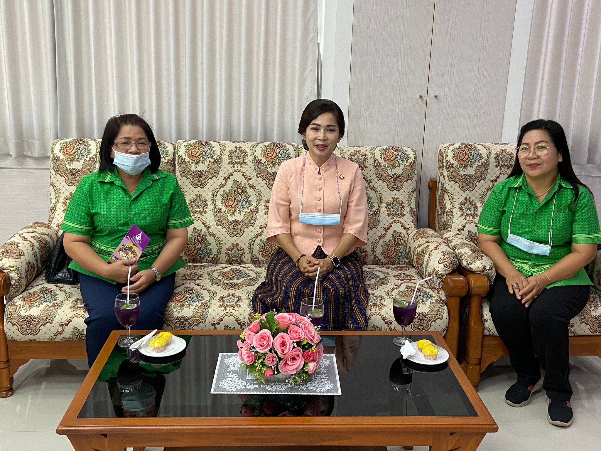 กศน. อำเภอบางมูลนาก จัดโครงการพัฒนาบุคลากร ศึกษาดูงาน ณ. จังหวัดอุทัยธานี