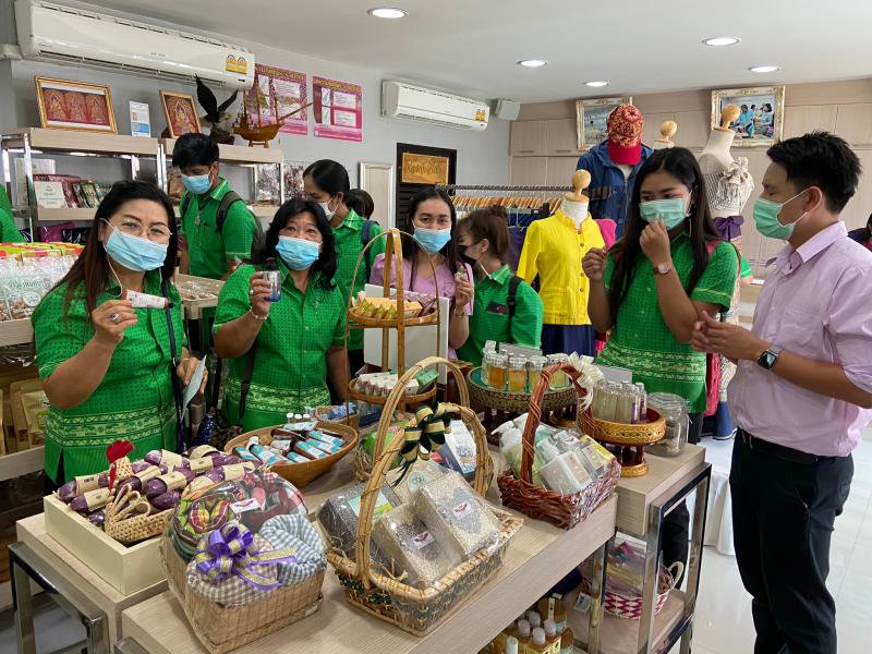 10. กศน. อำเภอบางมูลนาก จัดโครงการพัฒนาบุคลากร ศึกษาดูงาน ณ. จังหวัดอุทัยธานี