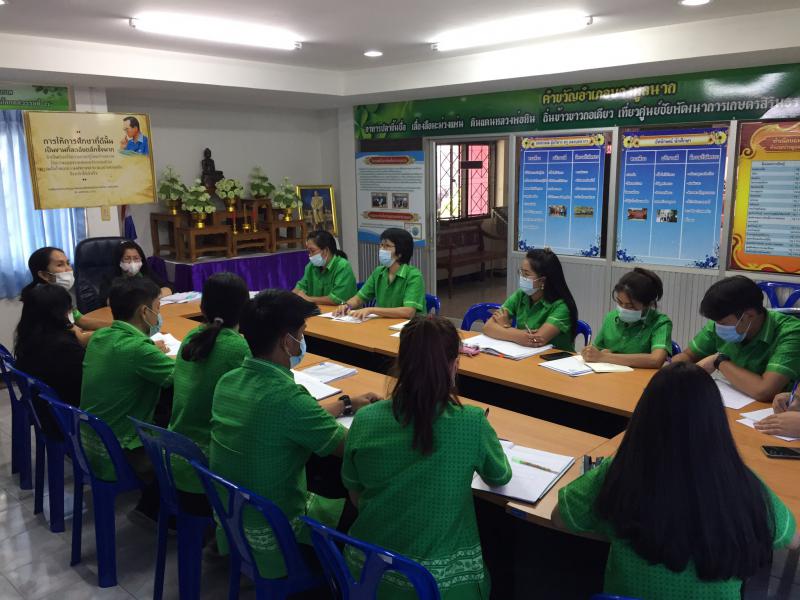 4. สถานศึกษาประชุมชี้แจงและมอบนโยบาย กศน.ให้กับคณะครู กศน. และร่วมบันทึกข้อตกลงความร่วมมือการจัดการศึกษานอกระบบระดับการศึกษาขั้นพื้นฐาน