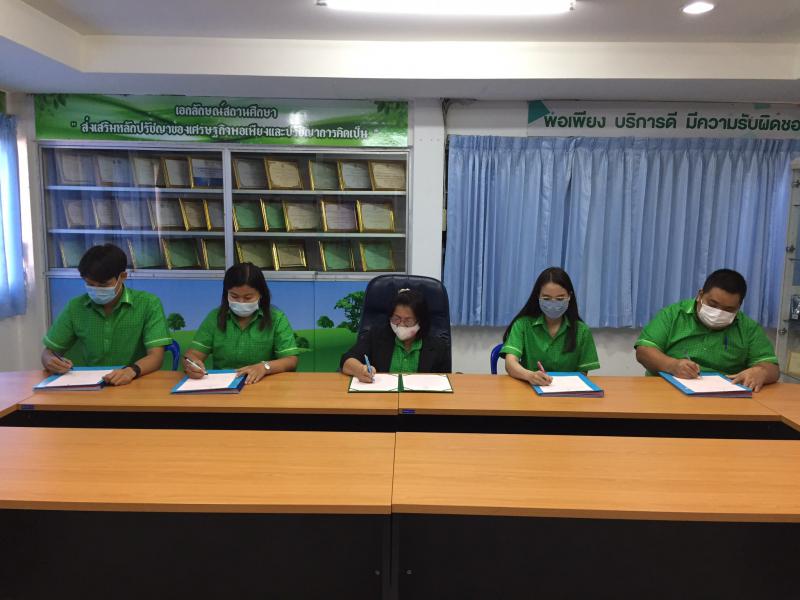 7. สถานศึกษาประชุมชี้แจงและมอบนโยบาย กศน.ให้กับคณะครู กศน. และร่วมบันทึกข้อตกลงความร่วมมือการจัดการศึกษานอกระบบระดับการศึกษาขั้นพื้นฐาน