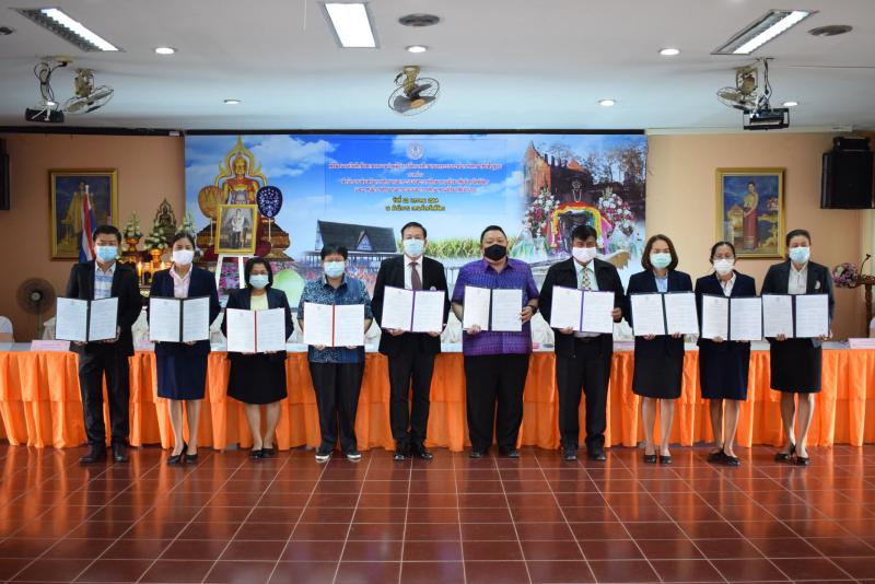 1. กศน.อำเภอบางมูลนาก ทำบันทึกข้อตกลงความร่วมมือการจัดการศึกษานอกระบบระดับการศึกษาขั้นพื้นฐาน กับ สำนักงาน กศน.จังหวัดพิจิตร
