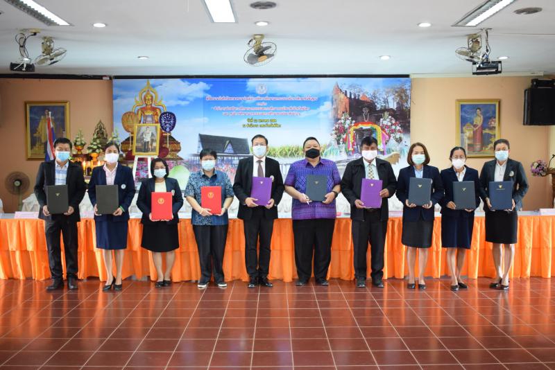 7. กศน.อำเภอบางมูลนาก ทำบันทึกข้อตกลงความร่วมมือการจัดการศึกษานอกระบบระดับการศึกษาขั้นพื้นฐาน กับ สำนักงาน กศน.จังหวัดพิจิตร