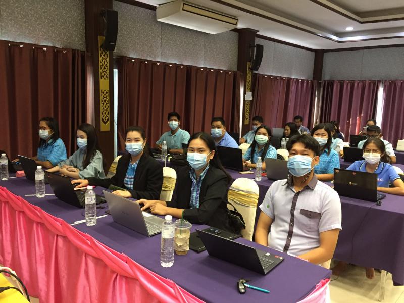 4. สถานศึกษาเข้าร่วมโครงการอบรมวิทยากรแกนนำ ศูนย์ดิจิทัลชุมชนระดับอำเภอและระดับตำบล (ครู ค.)